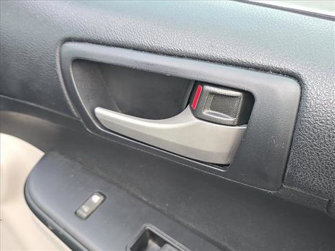 Used 2014 Toyota Camry L image 22