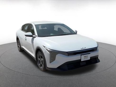 Used 2025 Kia K4 LXS FWD image 3