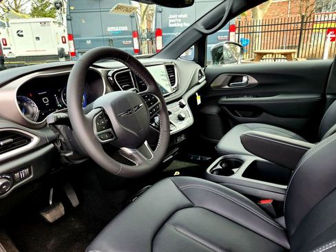 New 2025 Chrysler Pacifica Select image 19