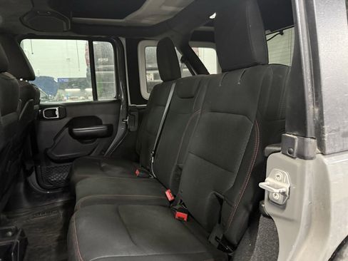 Used 2018 Jeep Wrangler Unlimited Rubicon image 14
