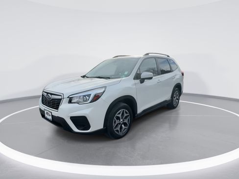 Used 2019 Subaru Forester Premium w/ All-Weather Package image 4