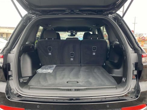 Certified 2024 Jeep Grand Cherokee Laredo image 40