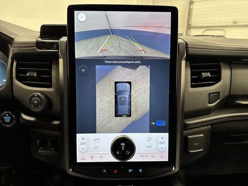 Used 2022 Ford Expedition Max Platinum image 11