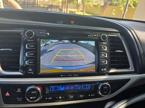 Used 2018 Toyota Highlander Limited w/ Carpet Mat Package (TMS) FWD image 14