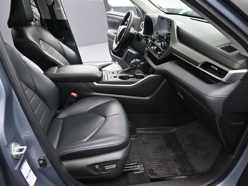 Used 2022 Toyota Highlander XLE image 33