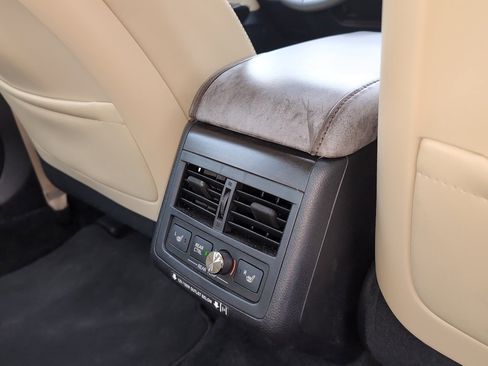 Used 2016 Toyota Avalon Limited image 8