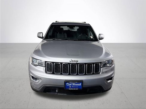 Used 2021 Jeep Grand Cherokee Laredo image 3