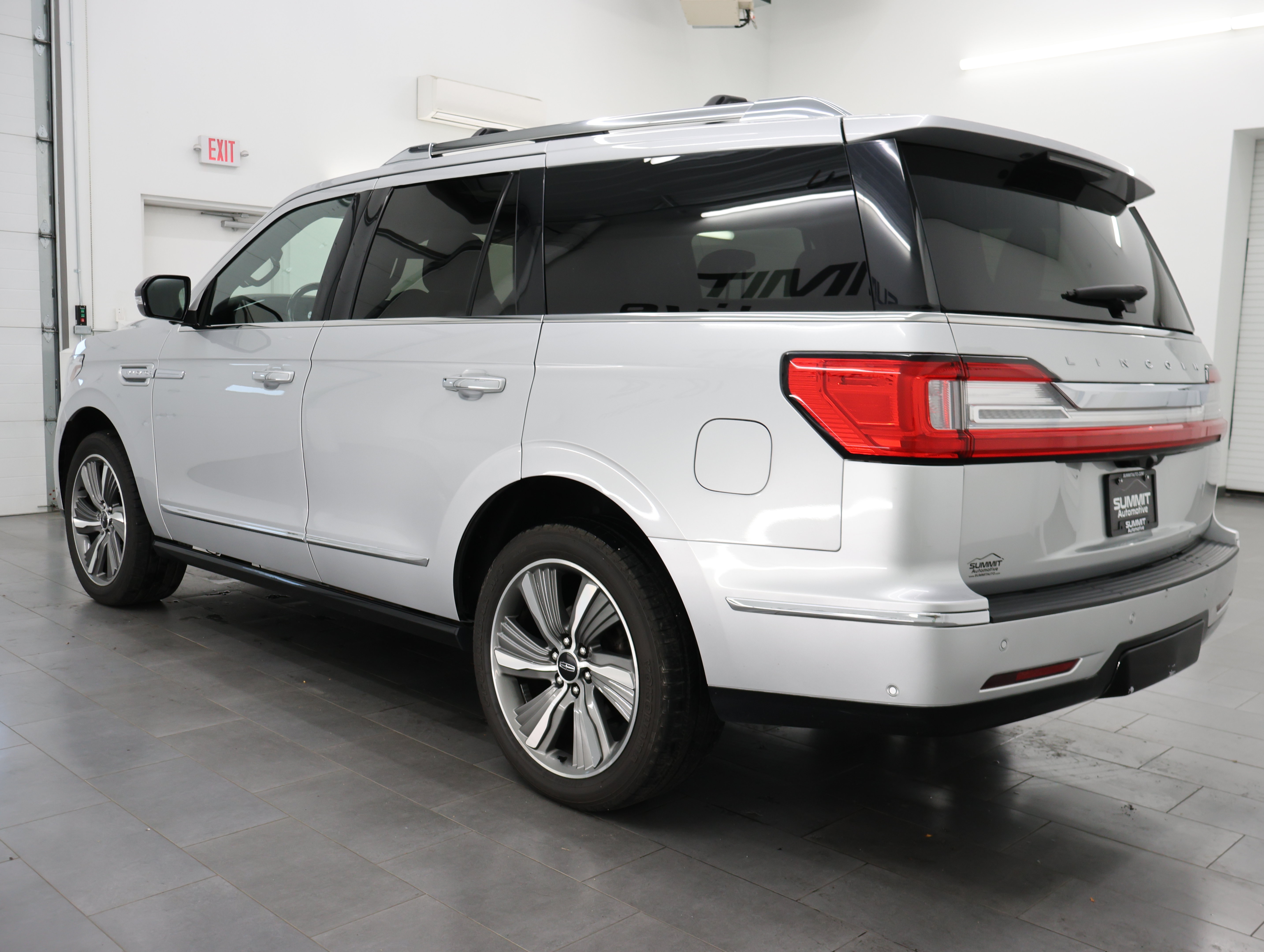 Used 2019 Lincoln Navigator Reserve w/ Cargo Package AWD/4WD image 6