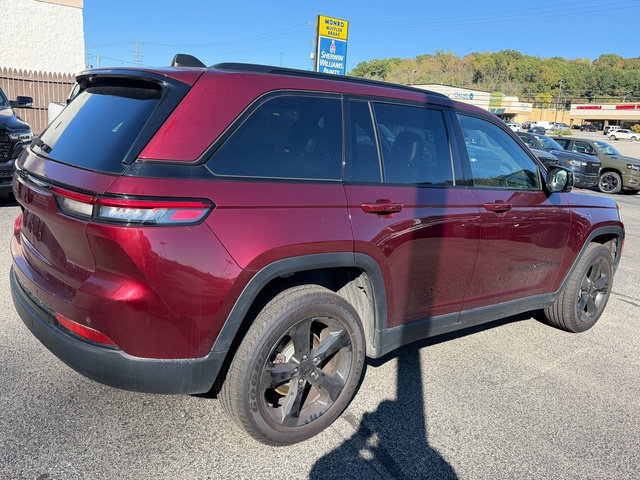 Used 2023 Jeep Grand Cherokee Altitude AWD/4WD image 5