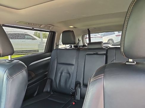 Used 2018 Toyota Highlander XLE w/ Protection Package #3 AWD/4WD image 39