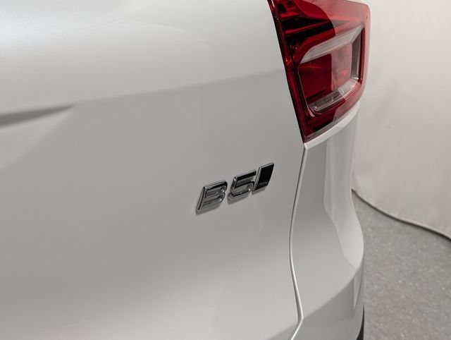 Used 2024 Volvo XC40 B5 Ultimate w/ Protection Package Premier AWD/4WD image 6