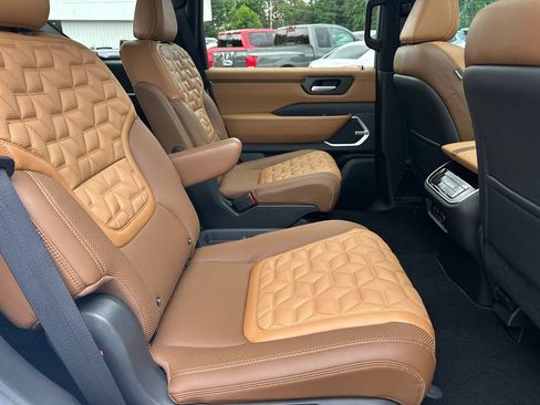 Used 2026 Nissan Armada Platinum Reserve RWD image 16