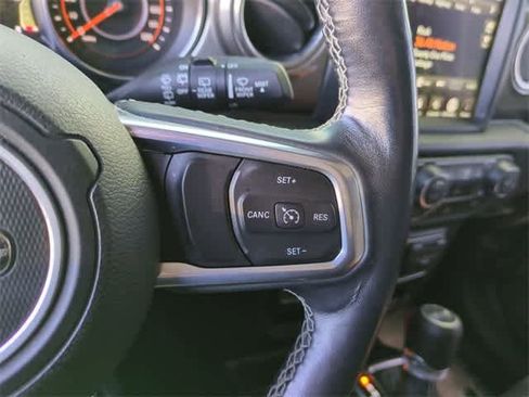 Used 2019 Jeep Wrangler Unlimited Sahara image 24
