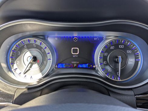 Used 2023 Chrysler 300 Touring L image 25