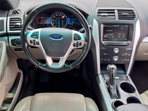 Used 2013 Ford Explorer XLT FWD image 24