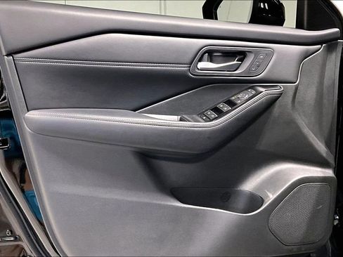 Used 2024 Nissan Rogue SL w/ SL Premium Package image 21