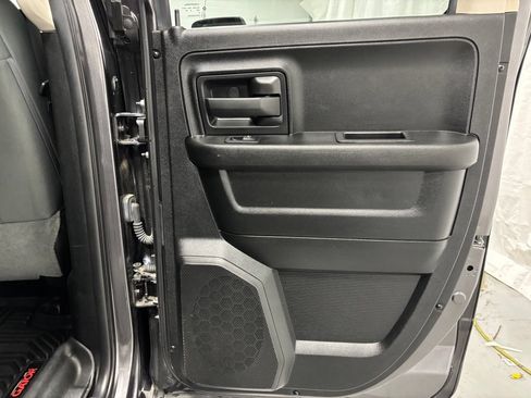 Used 2018 RAM 1500 Express AWD/4WD image 41