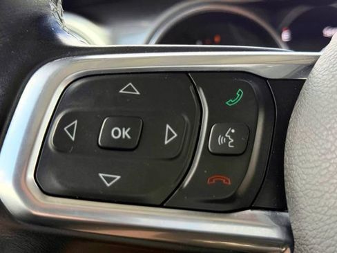 Used 2019 Jeep Wrangler Unlimited Sahara w/ Uconnect 4C Nav & Sound Group AWD/4WD image 22
