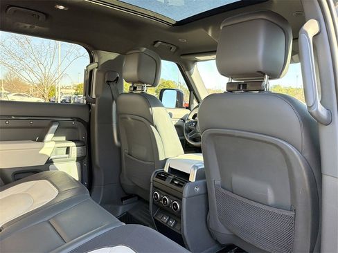Used 2023 Land Rover Defender 130 X-Dynamic SE image 18