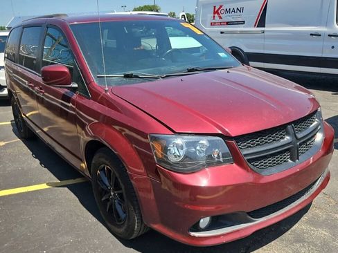 Used 2018 Dodge Grand Caravan SE FWD image 3