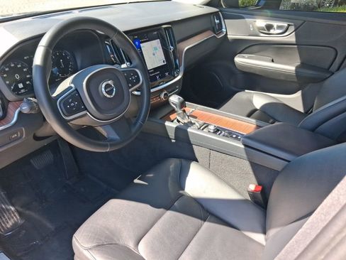 Used 2021 Volvo S60 T5 Momentum image 13