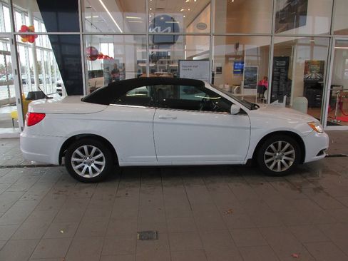 Used 2012 Chrysler 200 Touring image 8