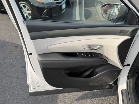 Certified 2025 Hyundai Tucson Limited AWD/4WD image 10