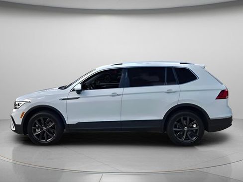 Used 2024 Volkswagen Tiguan SE FWD image 3