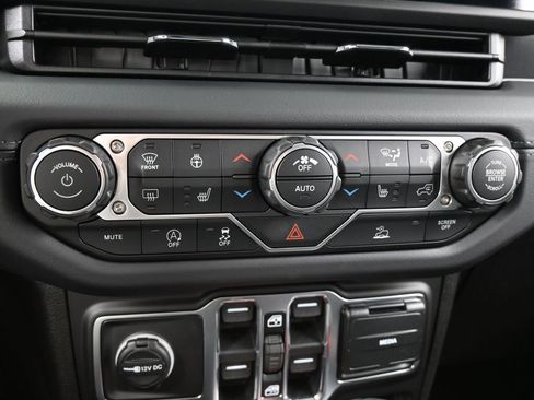 New 2026 Jeep Gladiator Sport image 20