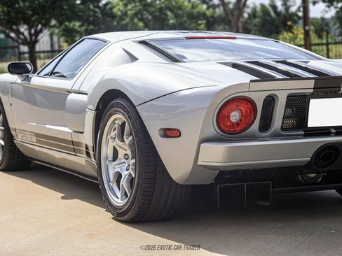 Used 2005 Ford GT RWD image 46