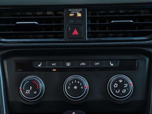 Used 2022 Volkswagen Taos SE image 14