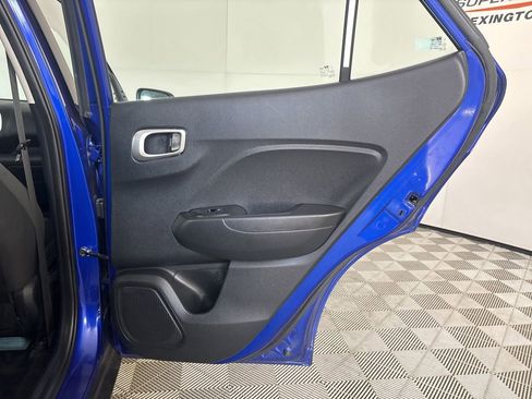 Used 2025 Hyundai Venue SEL FWD image 21