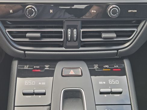 Certified 2024 Porsche Macan S image 19