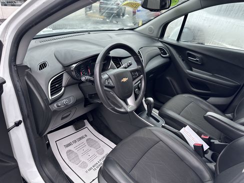 Used 2022 Chevrolet Trax LT w/ LT Convenience Package image 11