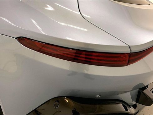 Used 2021 Aston Martin V8 Vantage Base image 30