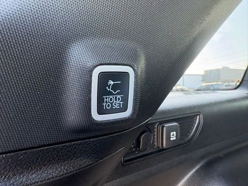 Used 2025 Jeep Grand Cherokee Altitude AWD/4WD image 33