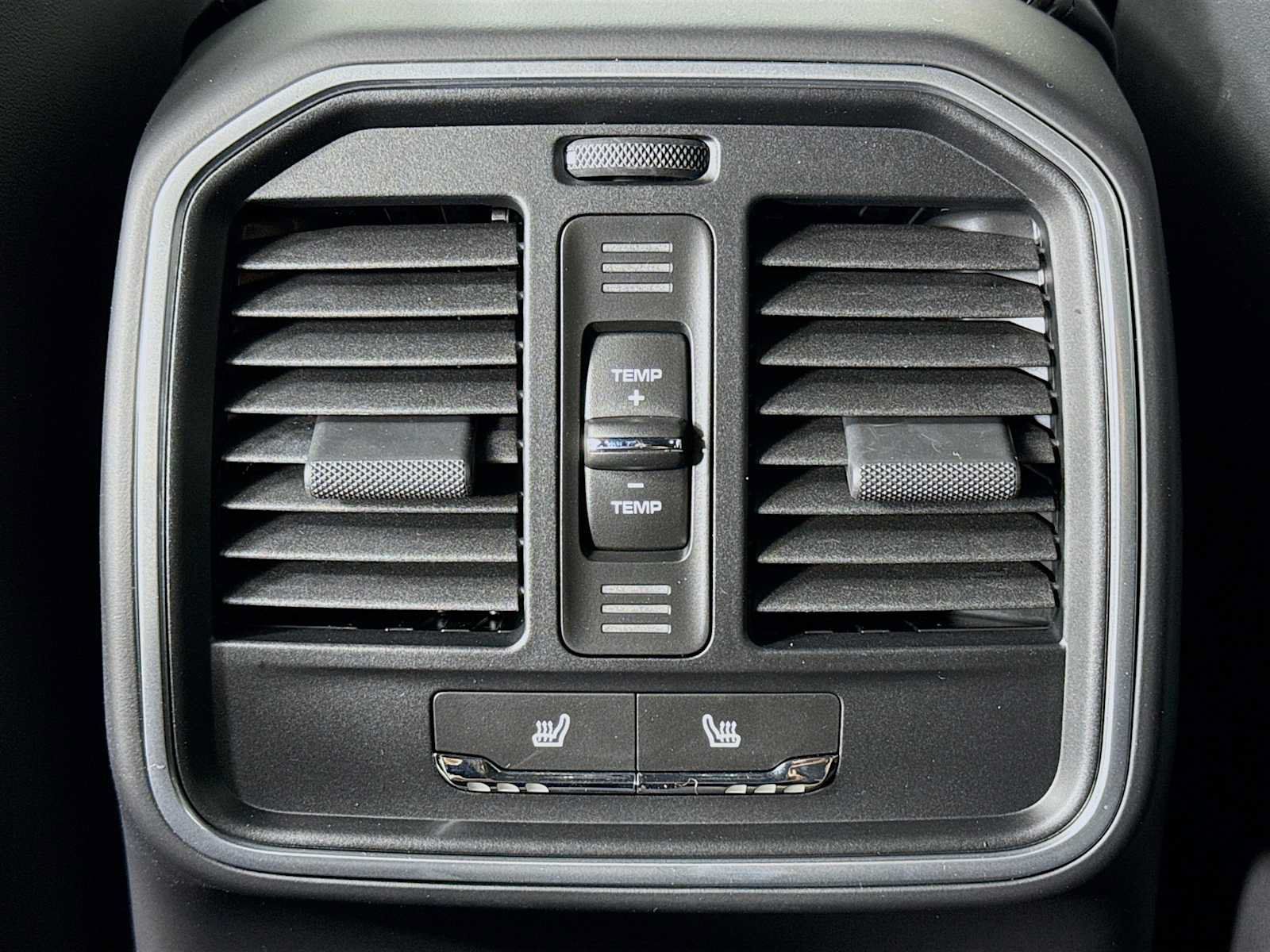 Used 2026 Porsche Macan AWD/4WD image 27