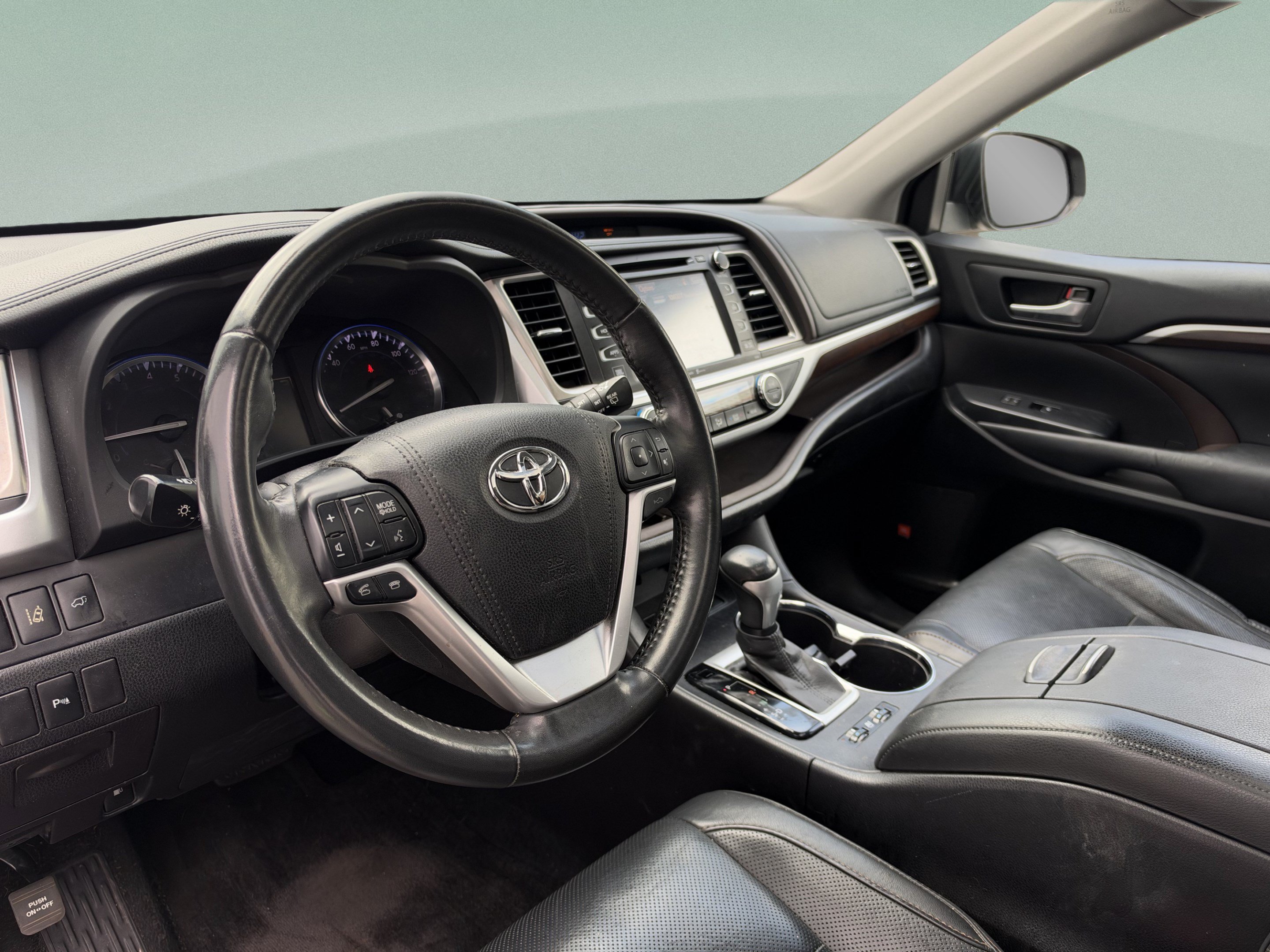 Used 2015 Toyota Highlander Limited w/ Driver Technology Package AWD/4WD image 15