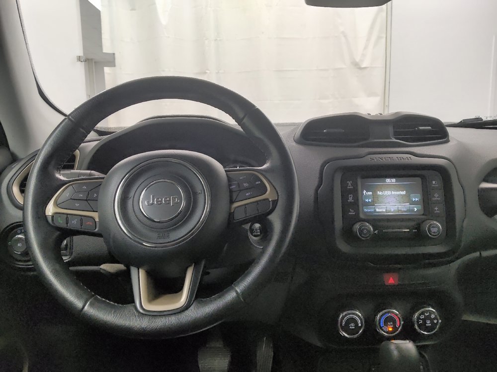 Used 2017 Jeep Renegade Latitude FWD image 22