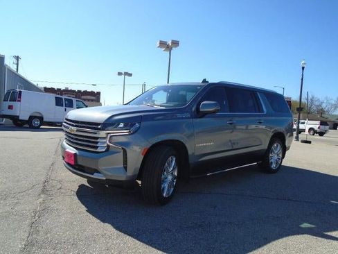 Used 2022 Chevrolet Suburban High Country w/ Max Trailering Package AWD/4WD image 3