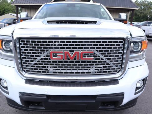 Used 2017 GMC Sierra 2500 Denali w/ Duramax Plus Package AWD/4WD image 2