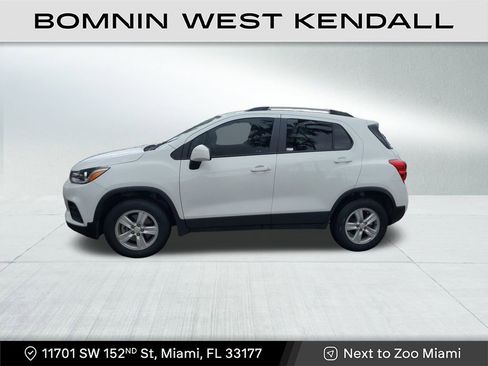 Used 2022 Chevrolet Trax LT w/ LT Convenience Package image 4