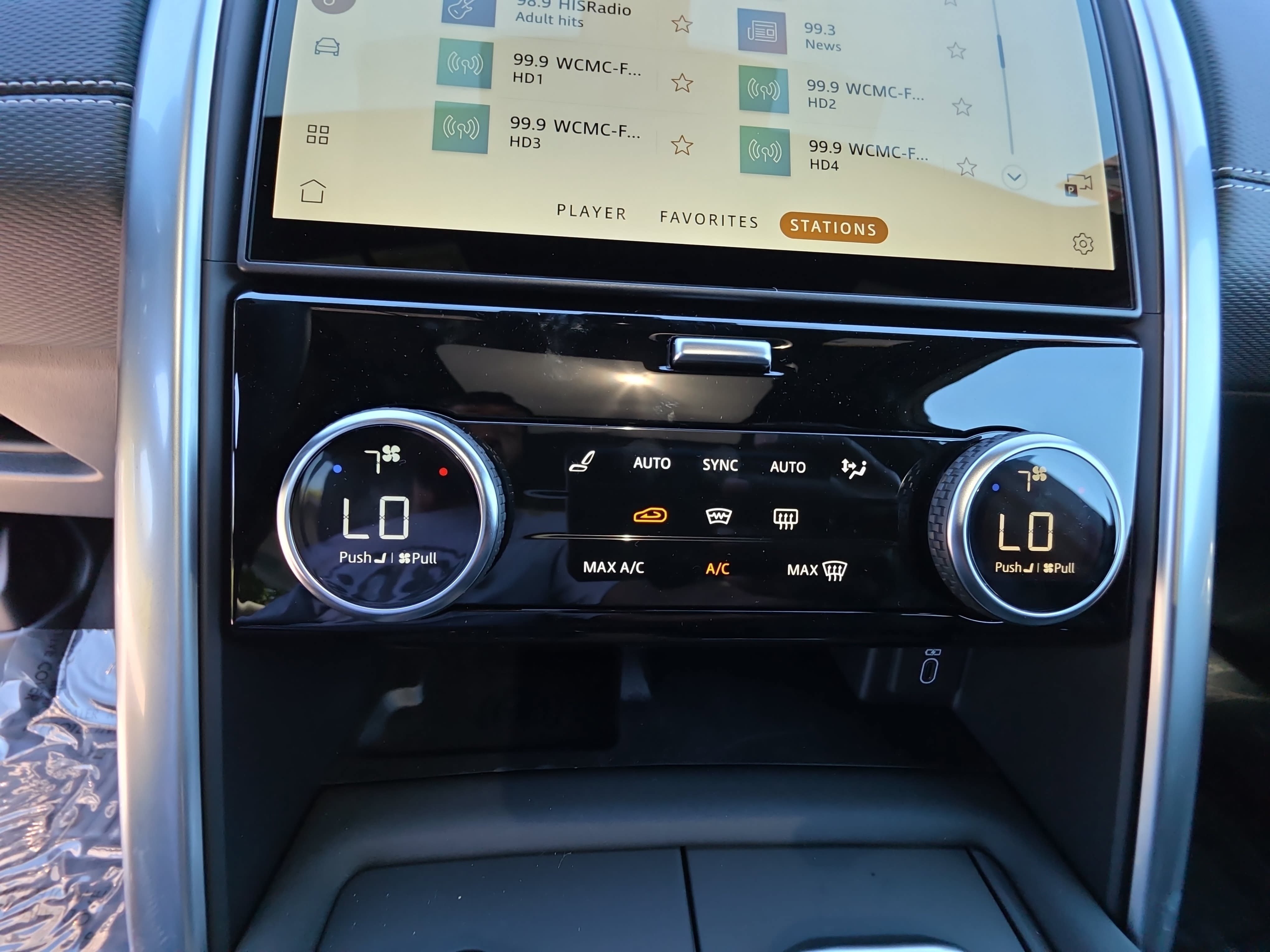 New 2026 Land Rover Discovery Limited Edition AWD/4WD image 21