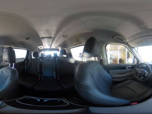 Used 2026 Kia Carnival FWD image 44