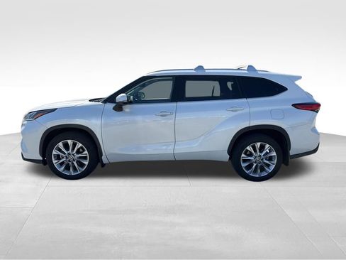 Used 2021 Toyota Highlander Limited AWD/4WD image 3
