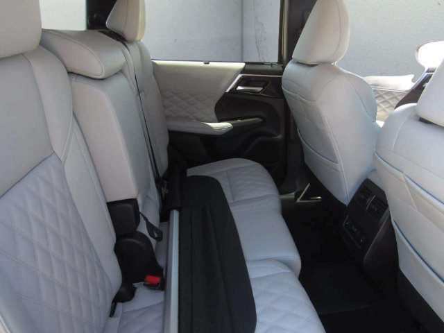 Used 2025 Mitsubishi Outlander SEL AWD/4WD image 12