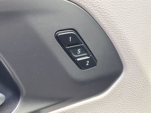 Used 2024 Chrysler Pacifica Touring-L FWD image 8