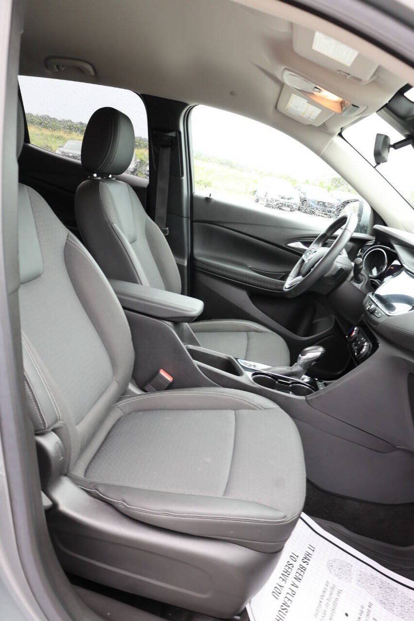 Used 2023 Buick Encore GX Preferred w/ Cold Weather Comfort Package AWD/4WD image 15