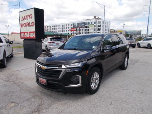 Used 2022 Chevrolet Traverse LS AWD/4WD image 1