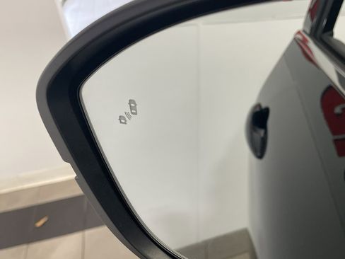 Used 2024 Nissan Pathfinder SV image 9